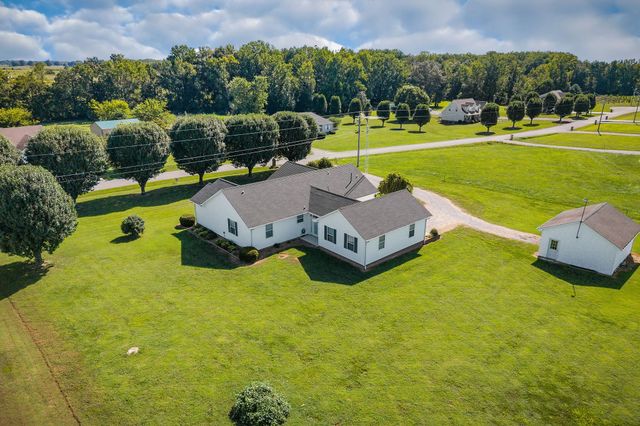 186 Pine Creek Dr, Smithville, TN 37166