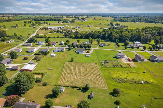 186 Pine Creek Dr, Smithville, TN 37166