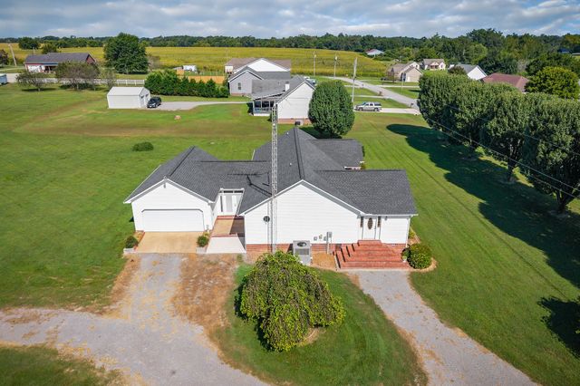 186 Pine Creek Dr, Smithville, TN 37166