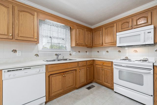 186 Pine Creek Dr, Smithville, TN 37166