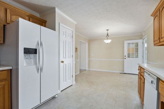 186 Pine Creek Dr, Smithville, TN 37166