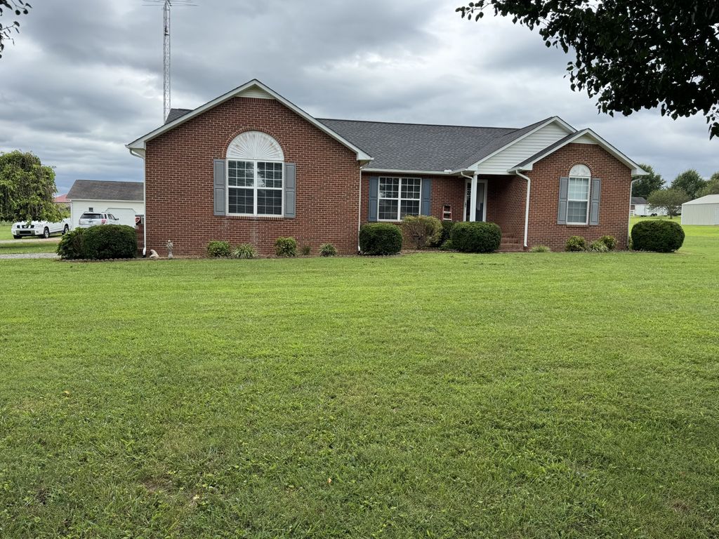 186 Pine Creek Dr, Smithville, TN 37166