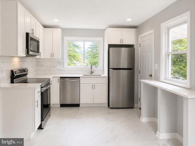 9208 SURRATTS MANOR DR, Clinton, MD 20735
