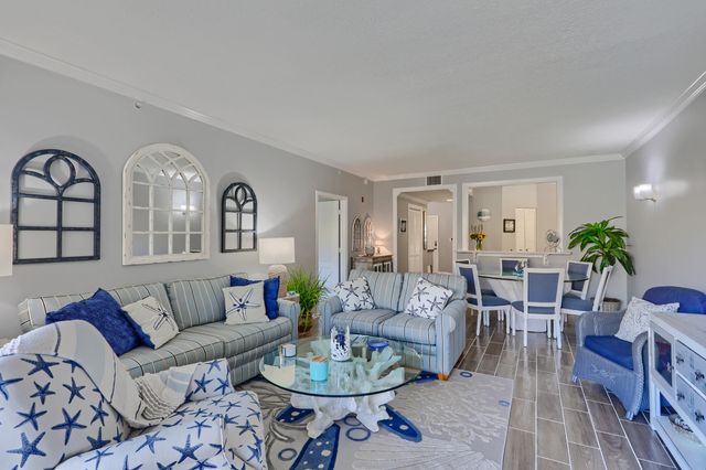 400 Uno Lago Drive 204, Juno Beach, FL 33408