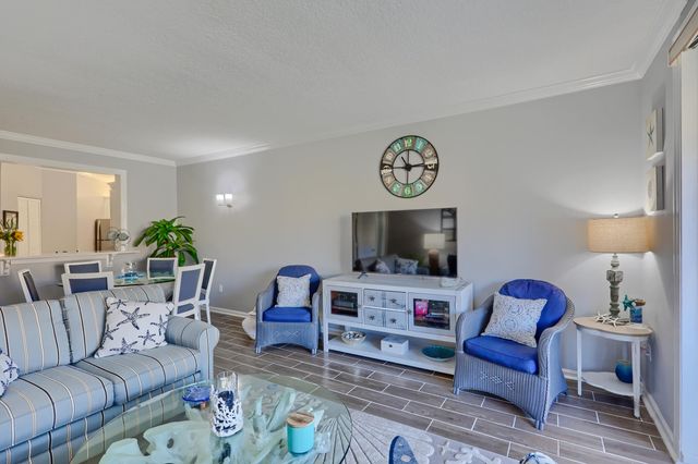 400 Uno Lago Drive 204, Juno Beach, FL 33408