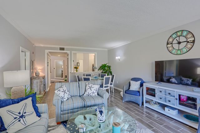 400 Uno Lago Drive 204, Juno Beach, FL 33408