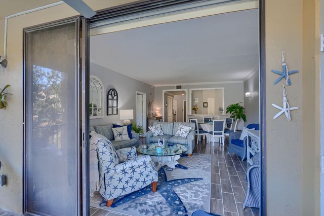 400 Uno Lago Drive 204, Juno Beach, FL 33408