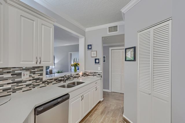 400 Uno Lago Drive 204, Juno Beach, FL 33408