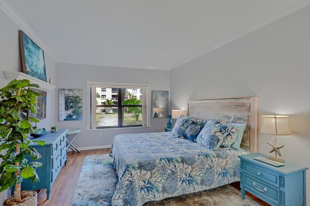 400 Uno Lago Drive 204, Juno Beach, FL 33408