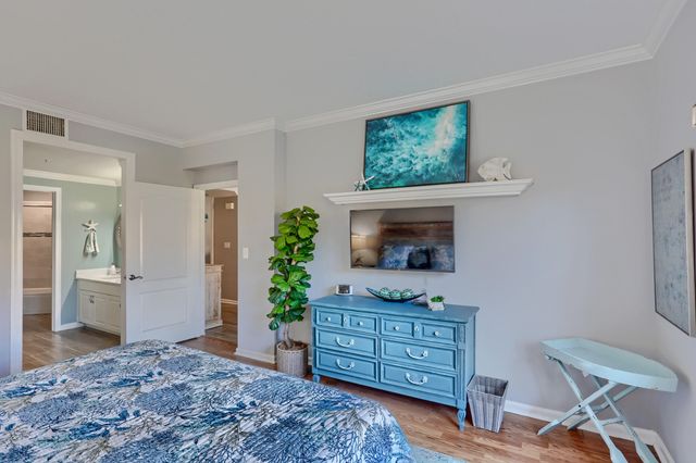 400 Uno Lago Drive 204, Juno Beach, FL 33408