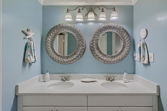 400 Uno Lago Drive 204, Juno Beach, FL 33408