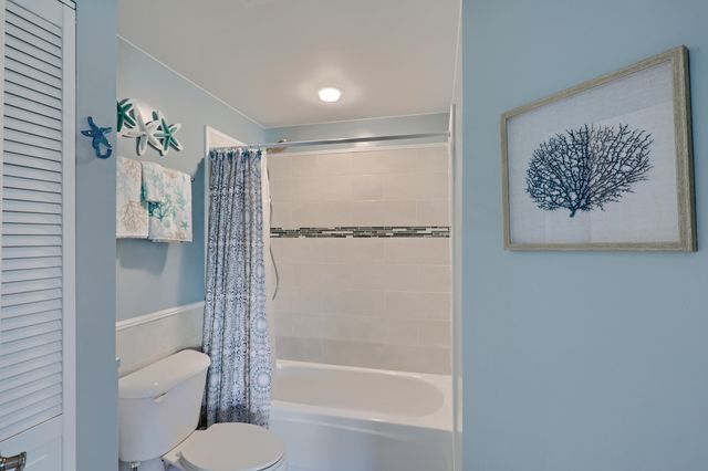 400 Uno Lago Drive 204, Juno Beach, FL 33408