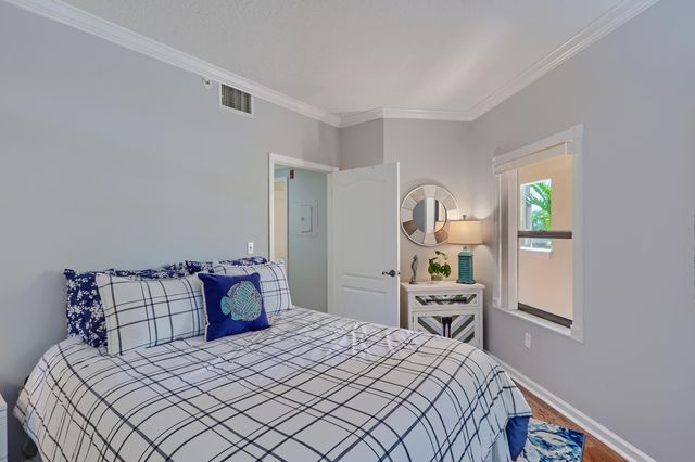 400 Uno Lago Drive 204, Juno Beach, FL 33408