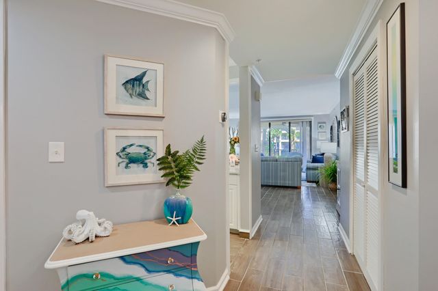 400 Uno Lago Drive 204, Juno Beach, FL 33408