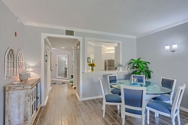 400 Uno Lago Drive 204, Juno Beach, FL 33408