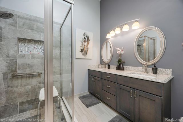 20660 Parkplace Lane, Clinton Charter Township, MI 48036