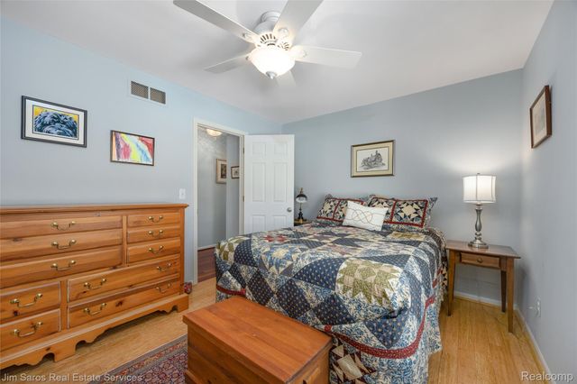 20660 Parkplace Lane, Clinton Charter Township, MI 48036