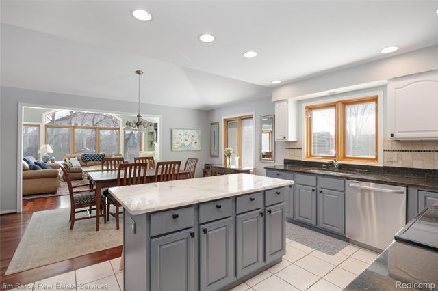 20660 Parkplace Lane, Clinton Charter Township, MI 48036