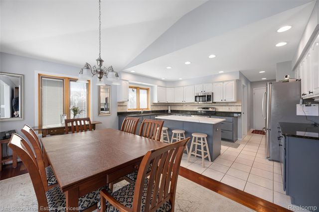 20660 Parkplace Lane, Clinton Charter Township, MI 48036