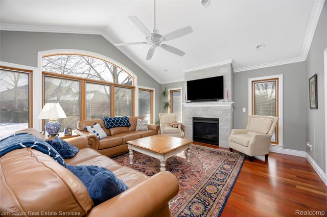 20660 Parkplace Lane, Clinton Charter Township, MI 48036