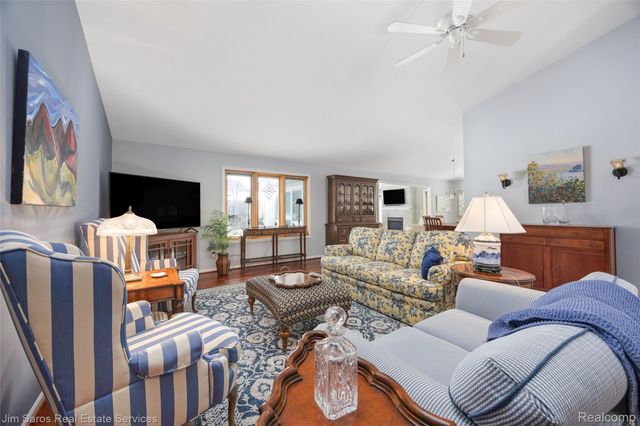 20660 Parkplace Lane, Clinton Charter Township, MI 48036