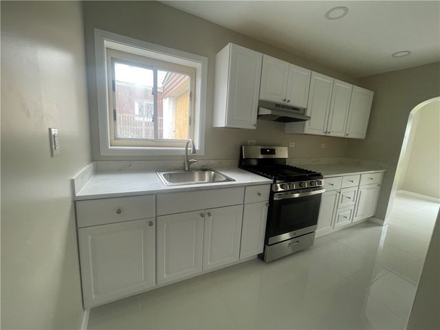 2616 Kenview Dr, Lower Burrell, PA 15068