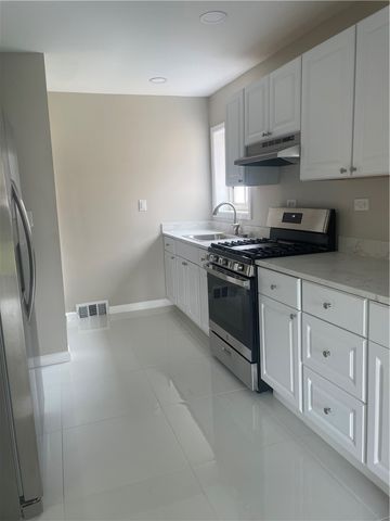 2616 Kenview Dr, Lower Burrell, PA 15068