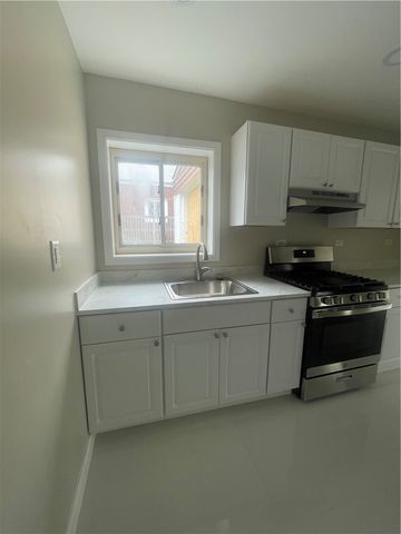 2616 Kenview Dr, Lower Burrell, PA 15068