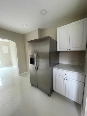 2616 Kenview Dr, Lower Burrell, PA 15068