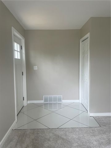 2616 Kenview Dr, Lower Burrell, PA 15068