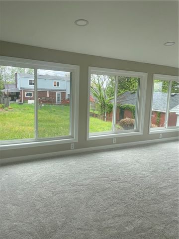 2616 Kenview Dr, Lower Burrell, PA 15068