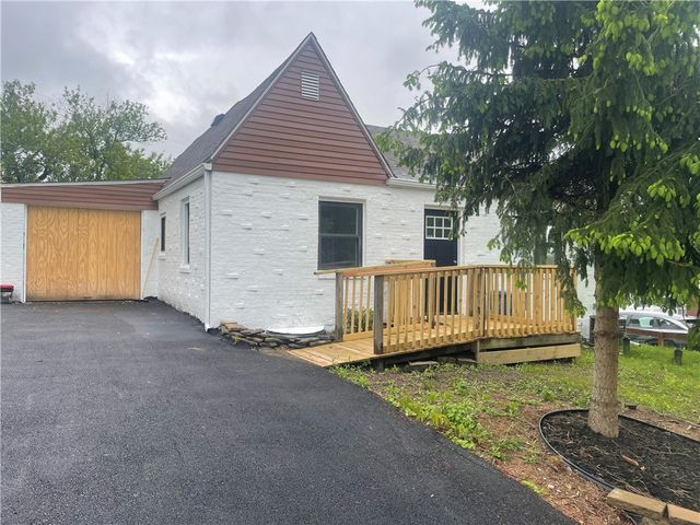 2616 Kenview Dr, Lower Burrell, PA 15068