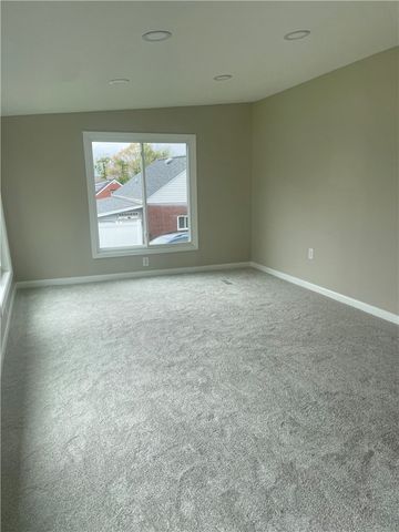 2616 Kenview Dr, Lower Burrell, PA 15068