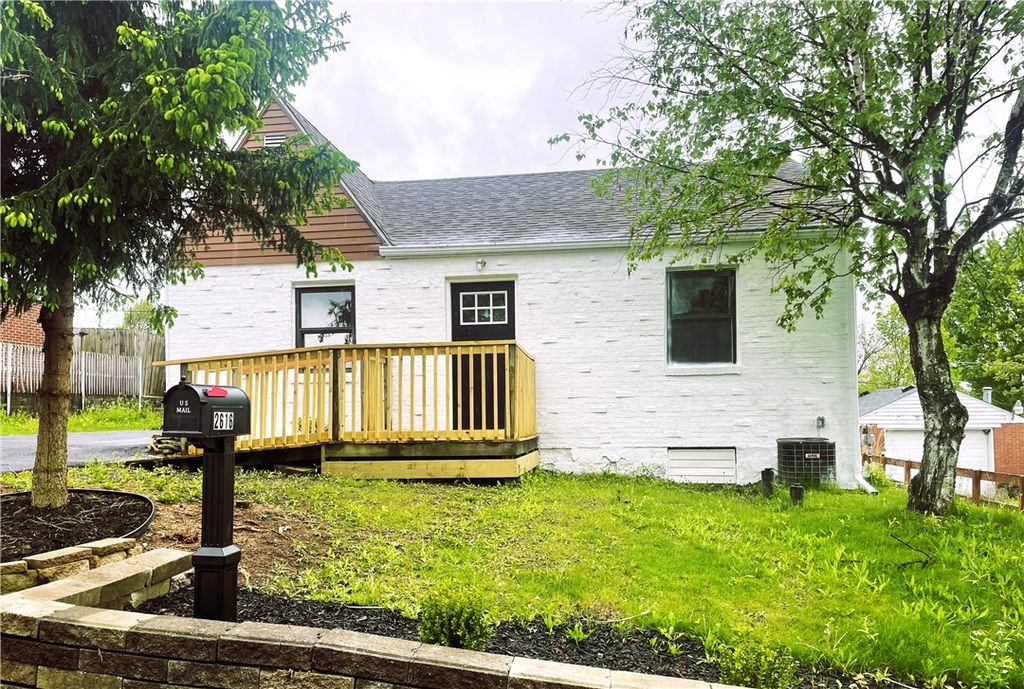 2616 Kenview Dr, Lower Burrell, PA 15068