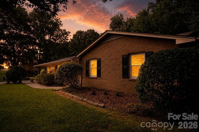 2914 Dresden Drive, Gastonia, NC 28054