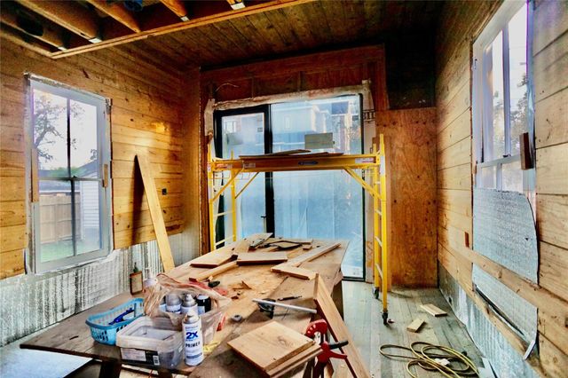 2215 Kane Street, Houston, TX 77007