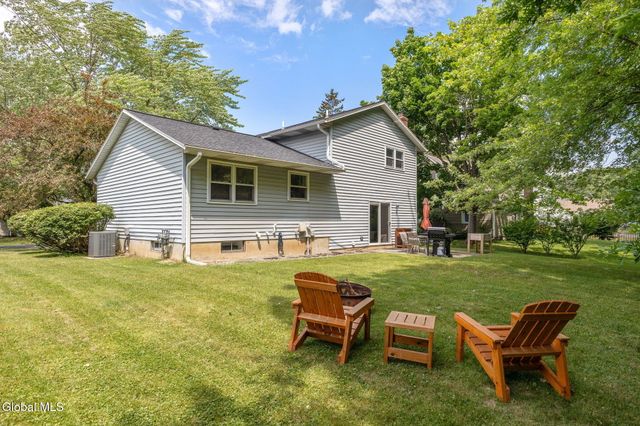 15 Longmeadow Drive, Bethlehem, NY 12054
