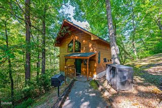 852 Maple Hill Way, Gatlinburg, TN 37738