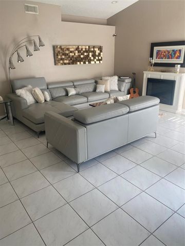 16322 SW 76th Street, Miami, FL 33193