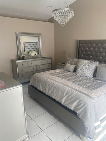 16322 SW 76th Street, Miami, FL 33193