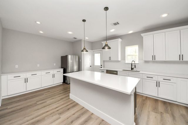 807 Avenue J, Conroe, TX 77301