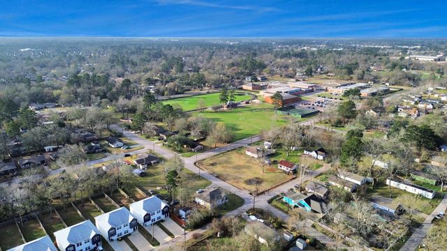 807 Avenue J, Conroe, TX 77301