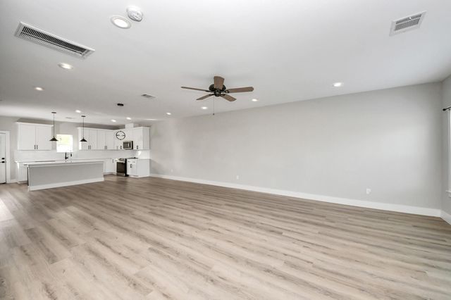 807 Avenue J, Conroe, TX 77301