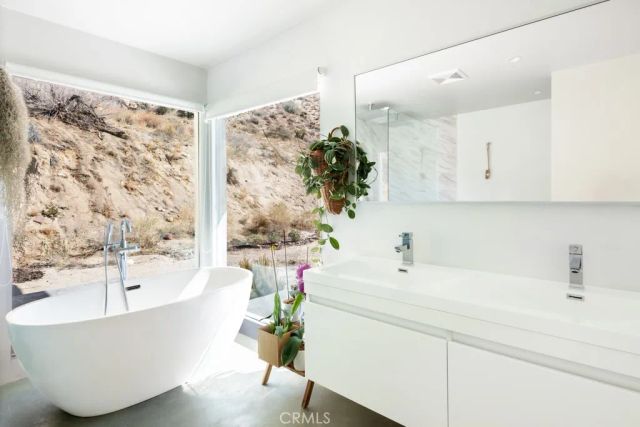 6595 Pioneertown Road, Yucca Valley, CA 92284