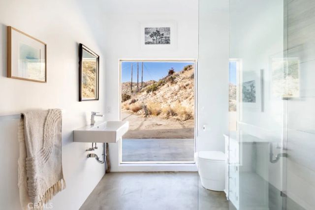 6595 Pioneertown Road, Yucca Valley, CA 92284