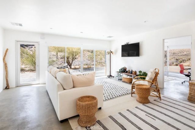 6595 Pioneertown Road, Yucca Valley, CA 92284