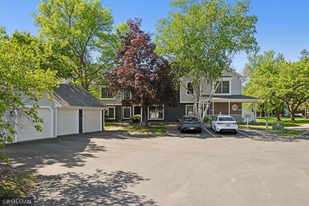 7475 110th Street W, Bloomington, MN 55438