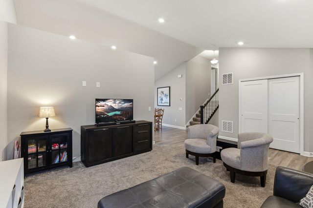 6709 91st Street S, Cottage Grove, MN 55016