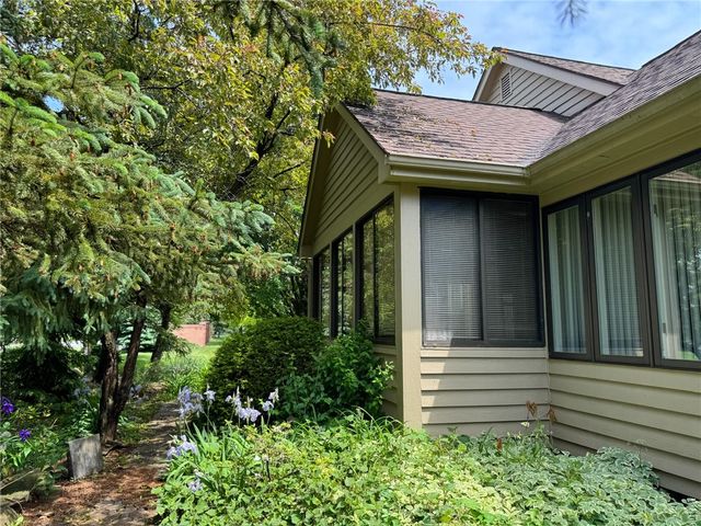 21 English Station Road, Greece, NY 14616