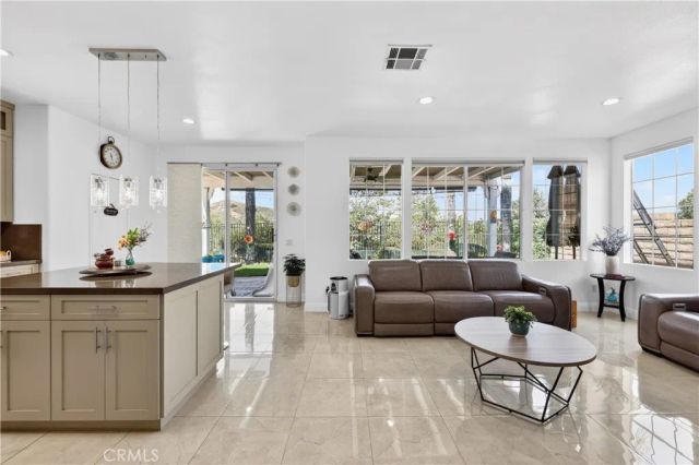 517 Shadow Ln, Simi Valley, CA 93065
